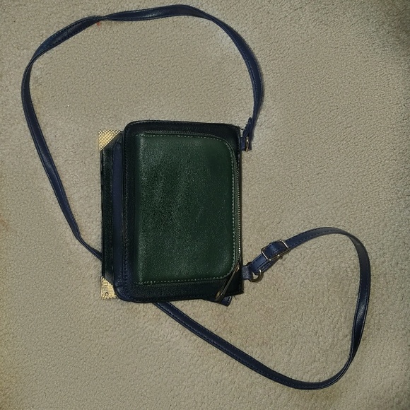 rampage crossbody bag - Picture 2 of 2